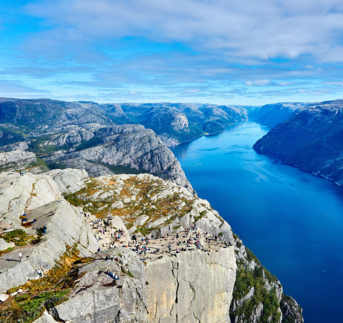 photo-1443890484047-5eaa67d1d630